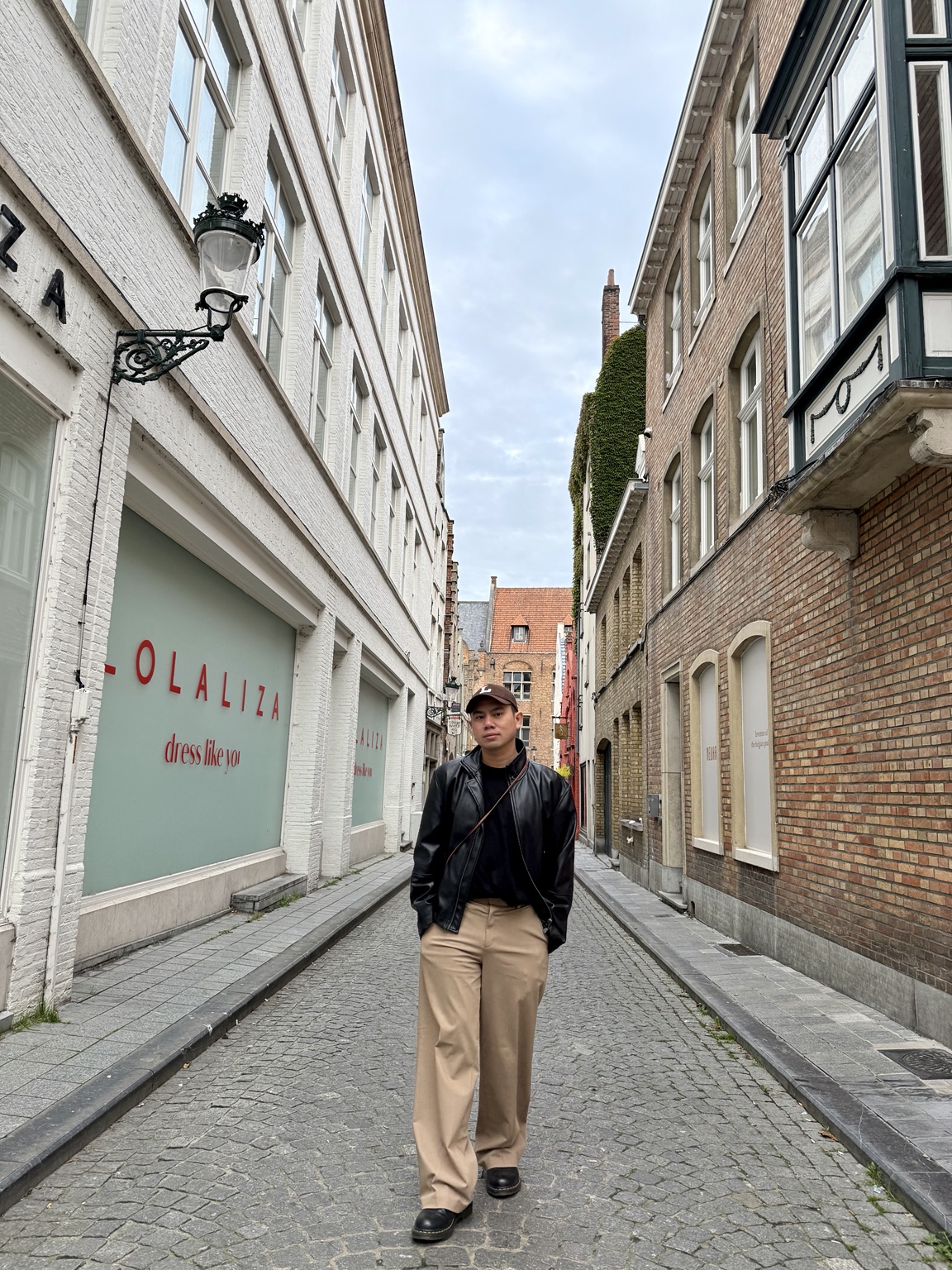 A quiet walk through the streets of Bruges
