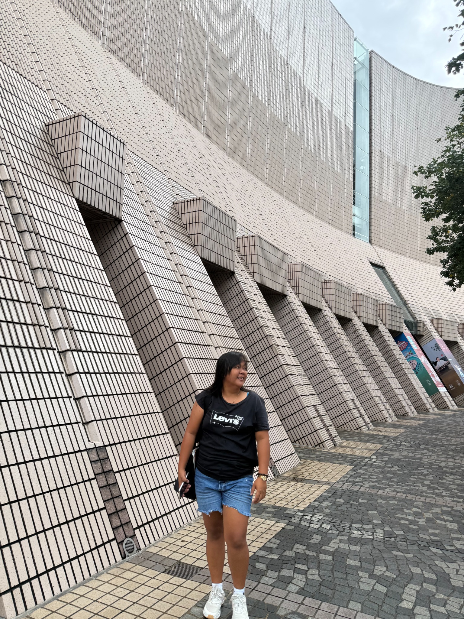 Ms. Balcobero enjoying Hong Kong’s distinctive architecture